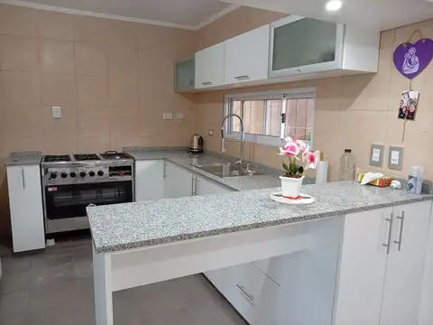 Casa 5 ambientes con 2 baños