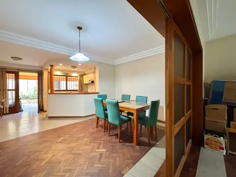 Casa 5 ambientes con 2 baños