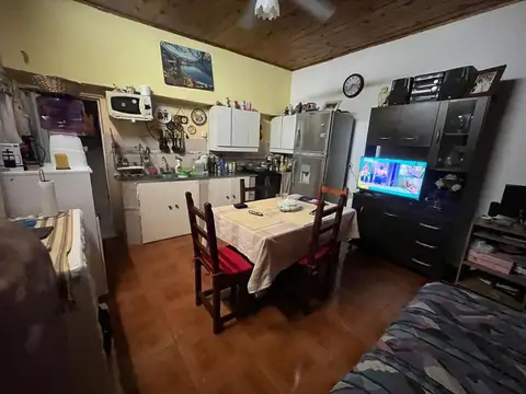 CASA EN VENTA 4 AMBIENTES y DEPTO LOMAS DE ZAMORA