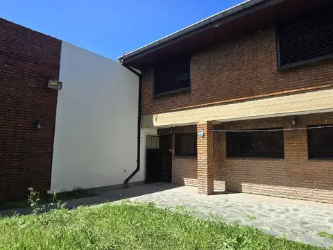 Venta Casa 4 amb con doble Jardín y Cochera subterránea en Corrientes 1700, Martínez