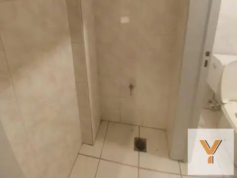 Oficina 5 ambientes con 2 baños
