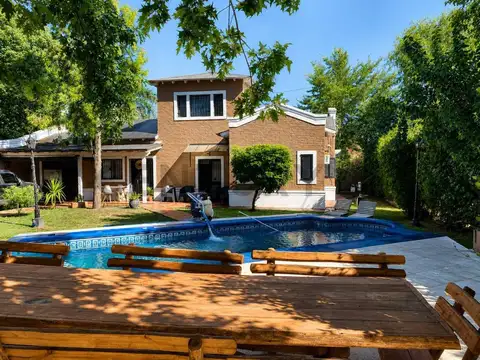 Venta Casa Quinta en Monte Grande/Pileta climatizada
