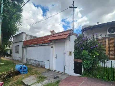 Casa, tipo PH de 4 ambientes en venta.