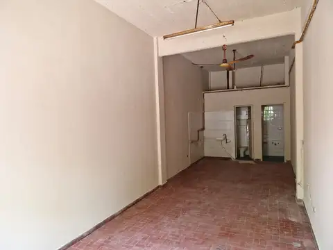 Local en Alquiler en Pompeya, $ 400.000