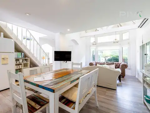 Casa 4 ambientes con 2 baños