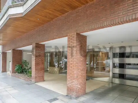 Hermoso Departamento en Venta 3 Ambientes Al Frente con Balcon Corrido Cochera y Baulera