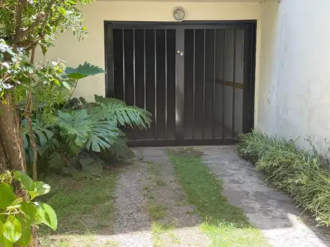 COCHERA FIJA CUBIERTA EN PB EN SAAVEDRA PARA AUTO CHICO O MEDIANO