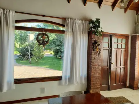 Casa 5 ambientes con 3 baños