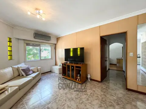 Depto Tipo Casa 4 ambientes con 2 baños