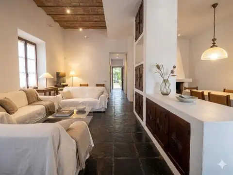 Casa 5 ambientes con 4 baños