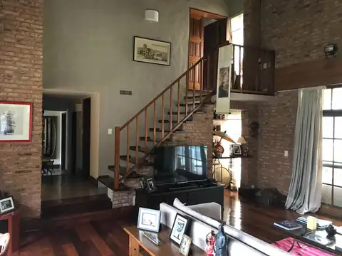 Casa 5 ambientes con 4 baños