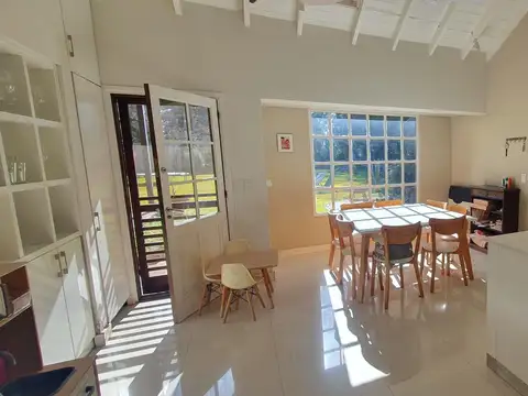 Casa 5 ambientes con 4 baños