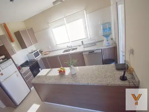 Casa 5 ambientes con 2 baños