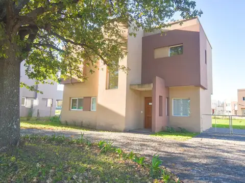 Casa en venta - 3 dormitorios 2 baños - 176mts2 - Fincas de Hudson [FINANCIADA]