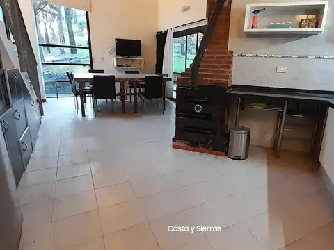 Casa 4 ambientes con 2 baños