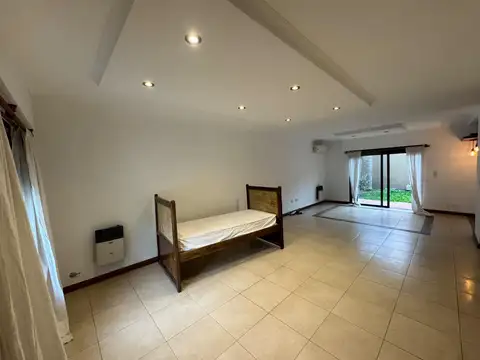 Casa 4 ambientes con 1 baño