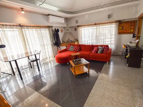 VENTA CASA 3 DORMITORIOS COCHERA Y LOCAL COMERCIAL