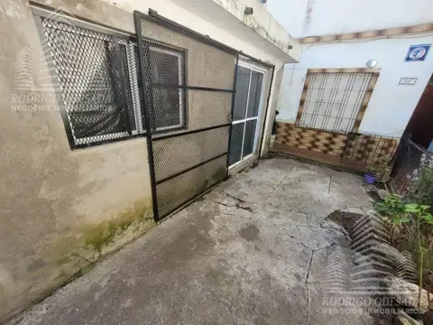 Departamento 3 ambientes/ tipo casa con cochera