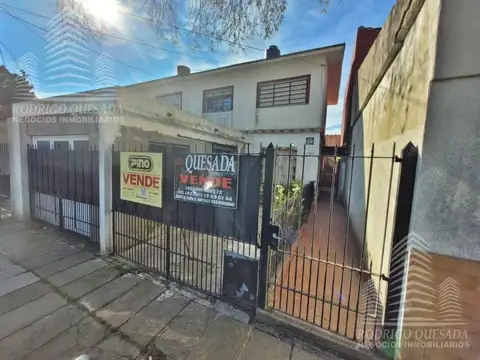 Departamento 3 ambientes/ tipo casa con cochera