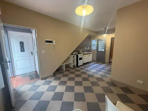 Depto Tipo Casa en Alquiler en Villa Adelina, $ 650.000