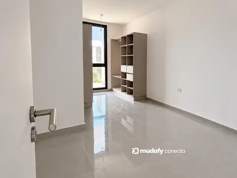 Casa en Alquiler con 1 cochera