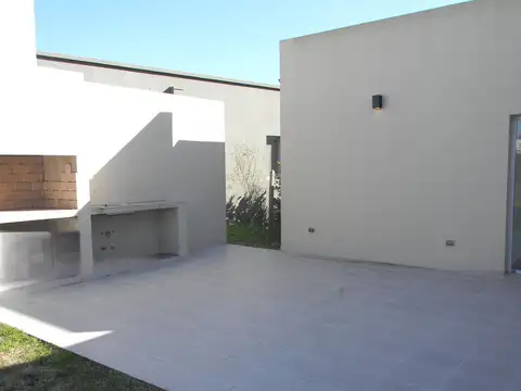 Casa en Venta en Pilar del Este - Santa Emilia, USD 139.999