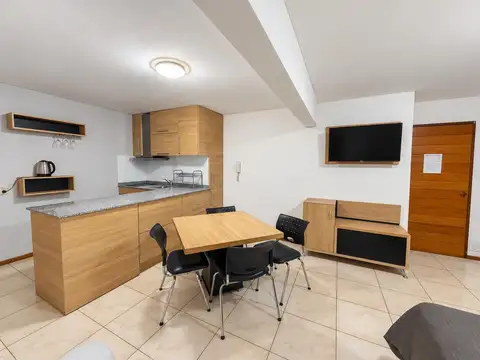 Exclusivo departamento amoblado con cochera en el corazón de mendoza