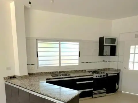 Depto Tipo Casa 4 ambientes con 2 baños