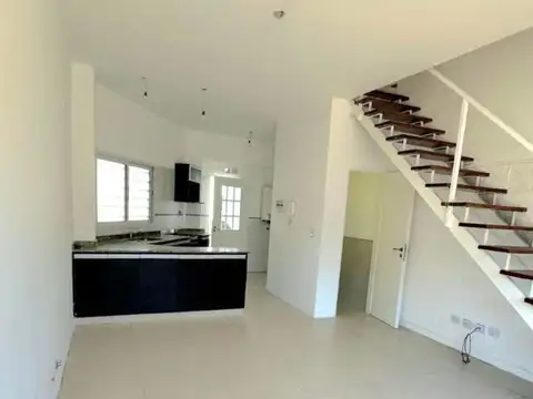 Depto Tipo Casa en Venta de 4 ambientes