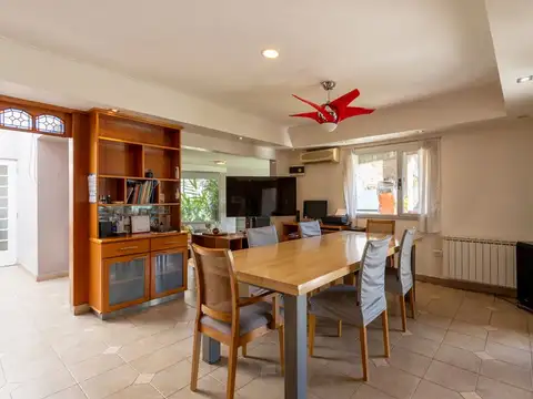 Casa en Venta con 3 cocheras