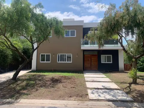 Casa  en VENTA CON RENTA ubicado en Santa Guadalupe, Pilar del Este, Pilar