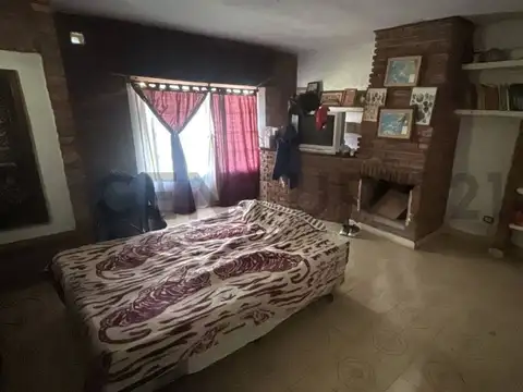 VENTA CASA 4 AMBIENTES CON PATIO Y COCHERA MUÑIZ