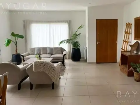 Casa en Alquiler de 3 dormitorios