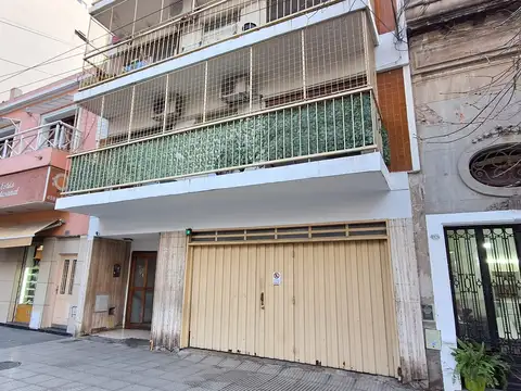 DEPARTAMENTO 3 AMB.  AL FRENTE CON BALCÓN CORRIDO