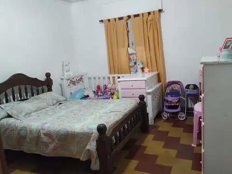 CASA 2 dormitorios con local y galpon