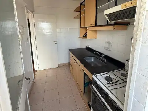 Departamento 3 amb, balcon, cocina con lavadero, luminoso, A REFACCIONAR