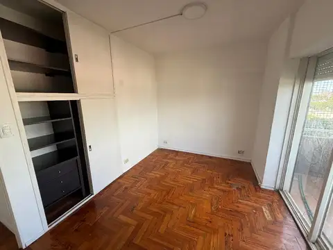 Departamento 3 amb, balcon, cocina con lavadero, luminoso, A REFACCIONAR