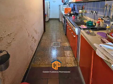 AMPLIA CASA 3 AMBIENTES EN VENTA EN LOTE PROPIO