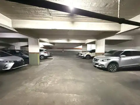 Excelente cochera fija en Colegiales