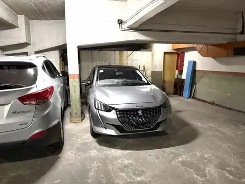 Excelente cochera fija en Colegiales