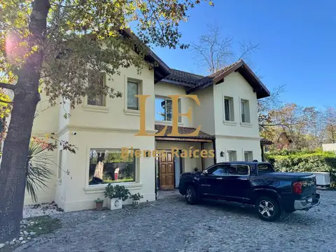 Casa en Venta con 5 cocheras