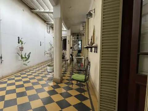 Casa 7 ambientes con 2 baños