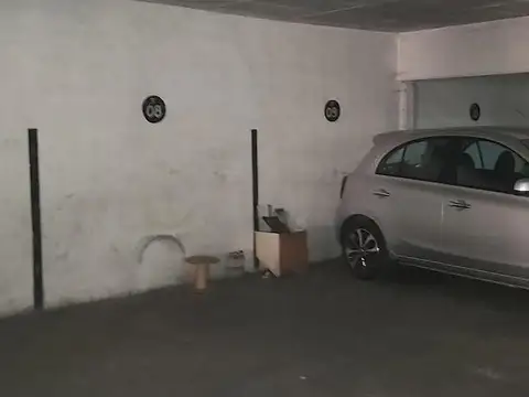 Cochera Techada. Paraguay 400. Centro. Porton Automatico. OPORTUNIDAD