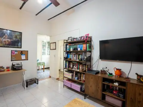 Depto Tipo Casa en Venta en Villa del Parque, USD 104.000