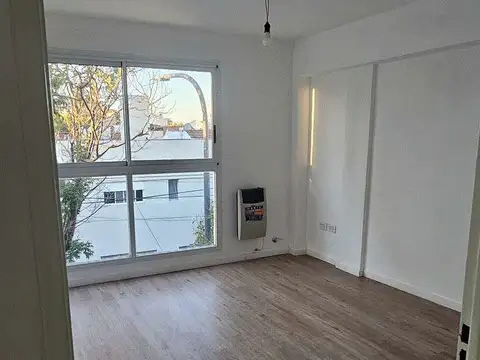 Depto Tipo Casa en Alquiler en Monte Castro, $ 1.000.000