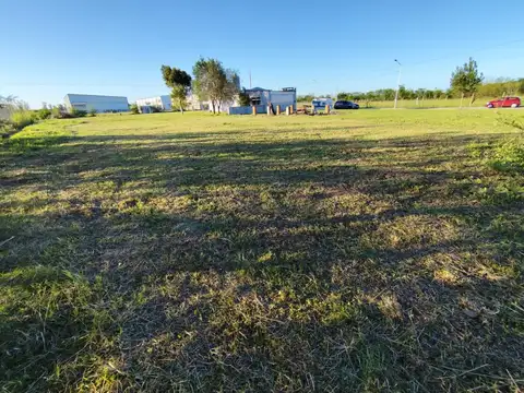 Galpón c/ oficinas y v/ dependencias en Parque Industrial