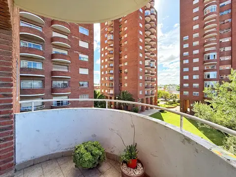 Departamento 4 ambientes con balcón · Villa Primera