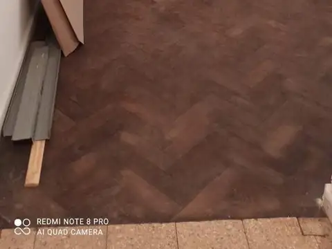 DEPARTAMENTO 3 AMBIENTES CON TERRAZA. 2DO PISO POR ESCALERA. EXCELENTE UBICACION. ANTIGUO