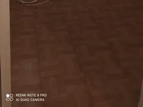 DEPARTAMENTO 3 AMBIENTES CON TERRAZA. 2DO PISO POR ESCALERA. EXCELENTE UBICACION. ANTIGUO