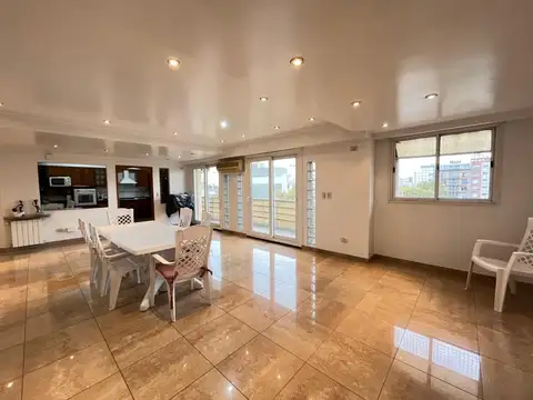 Salguero al 2200